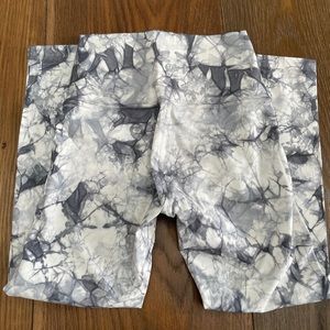 🍋LULULEMON WUNDER UNDER CROP🍋